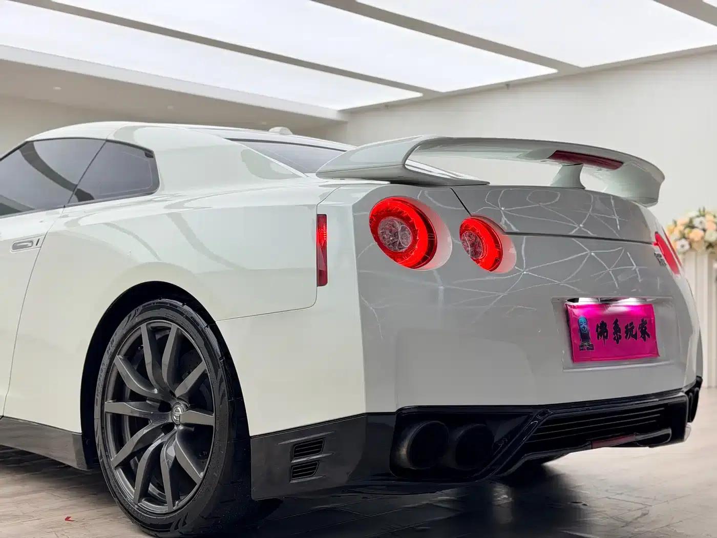 Nissan GT-R 2010 3.8T US Spec — миниатюра 12