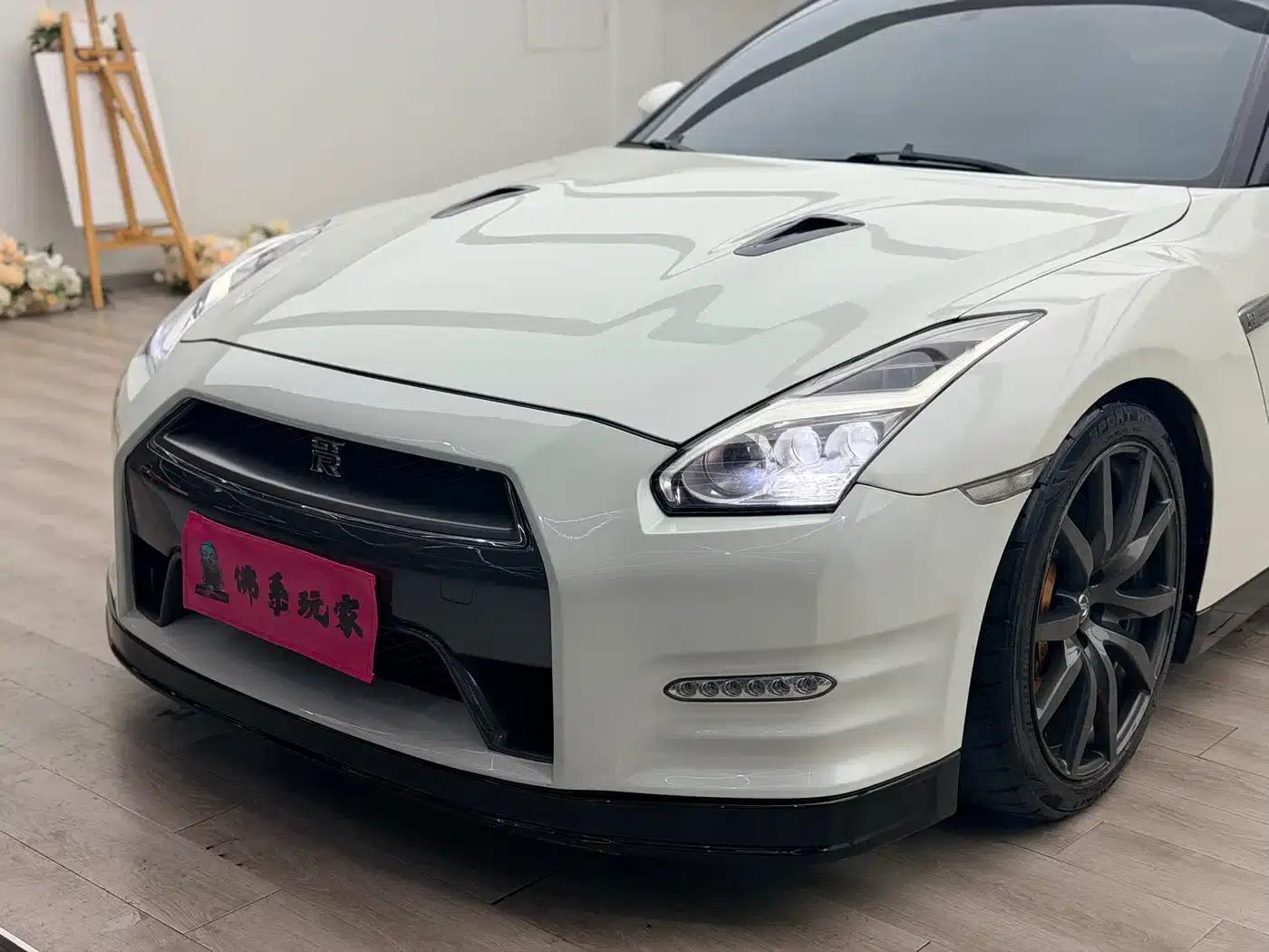 Nissan GT-R 2010 3.8T US Spec — миниатюра 13