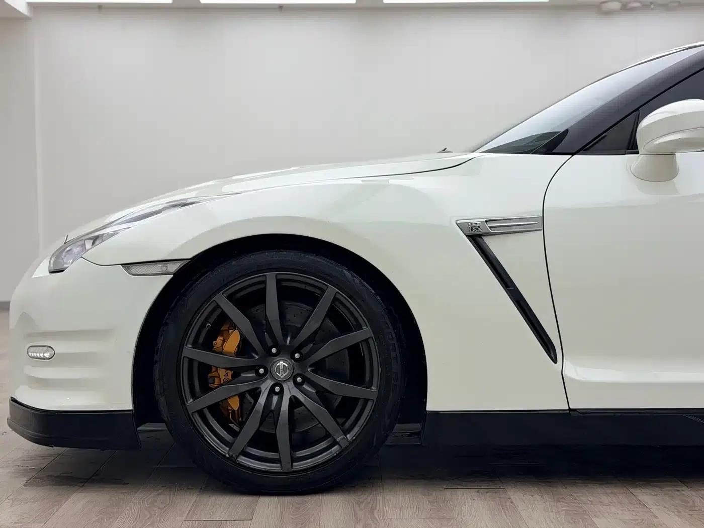 Nissan GT-R 2010 3.8T US Spec — миниатюра 14
