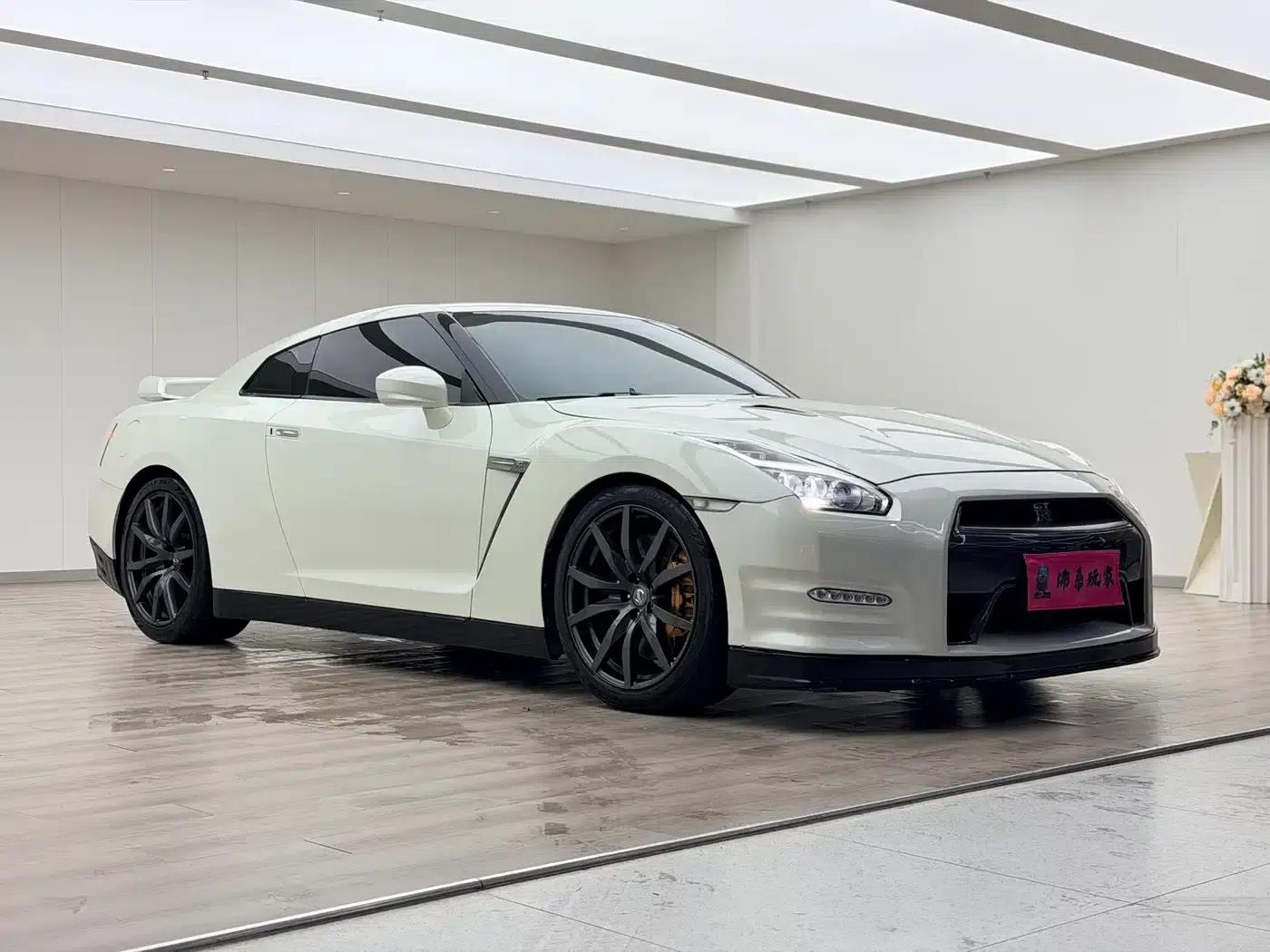 Nissan GT-R 2010 3.8T US Spec — миниатюра 3