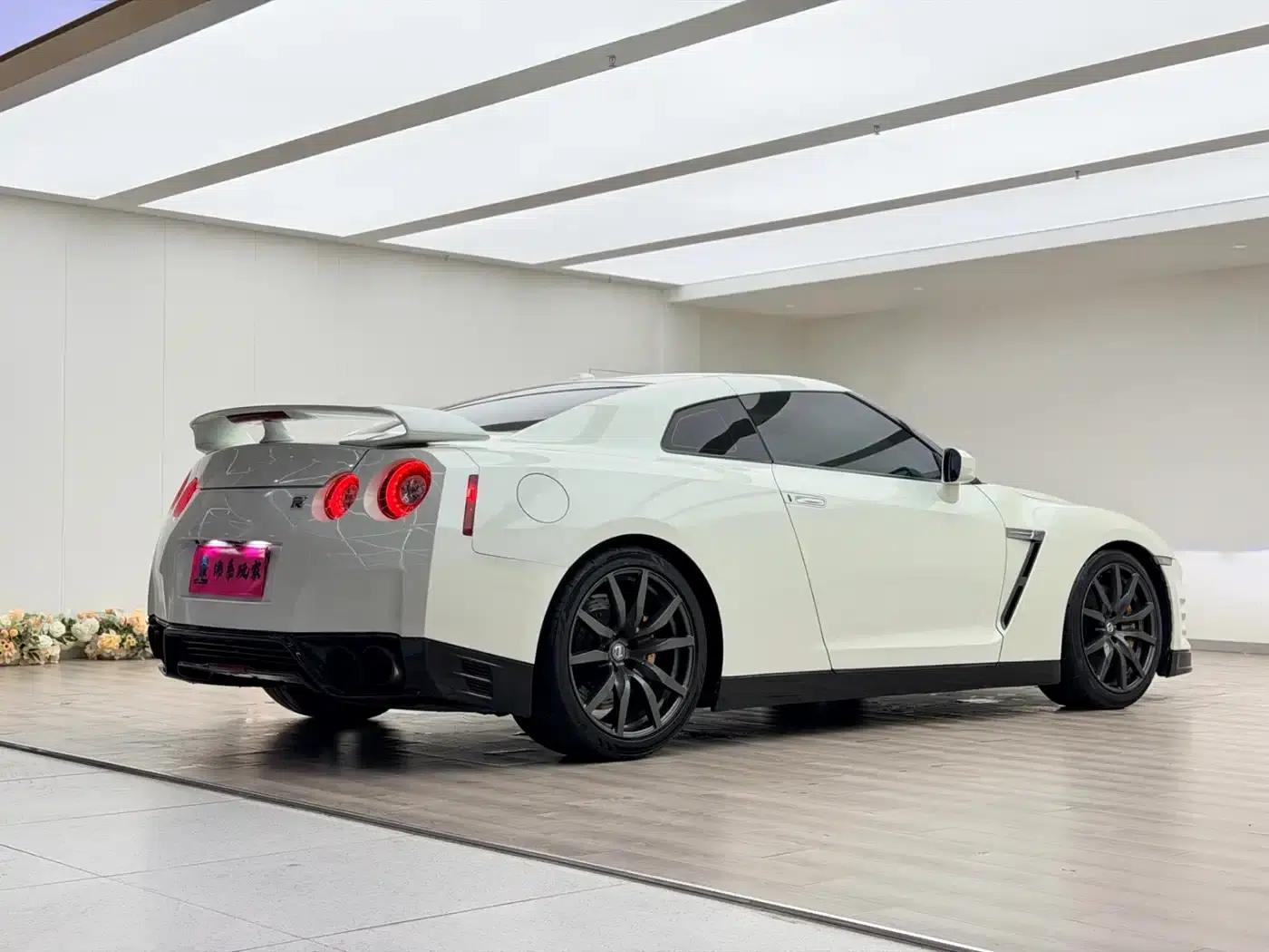 Nissan GT-R 2010 3.8T US Spec — миниатюра 6