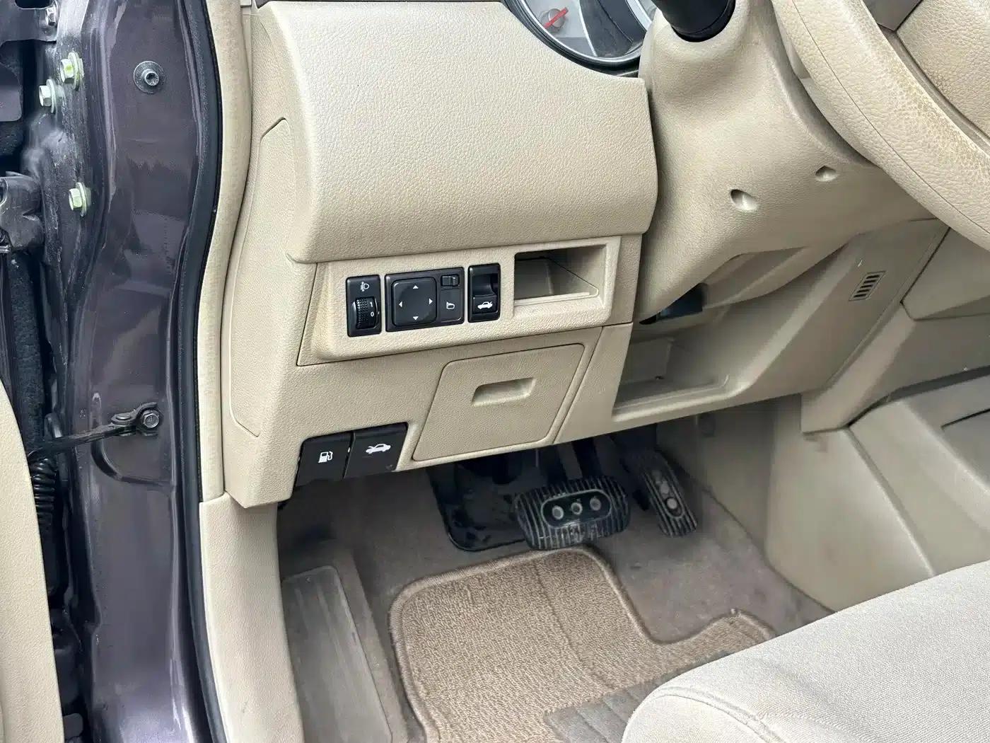 Tiida 2009 1.6L Automatic Technology Edition — миниатюра 27