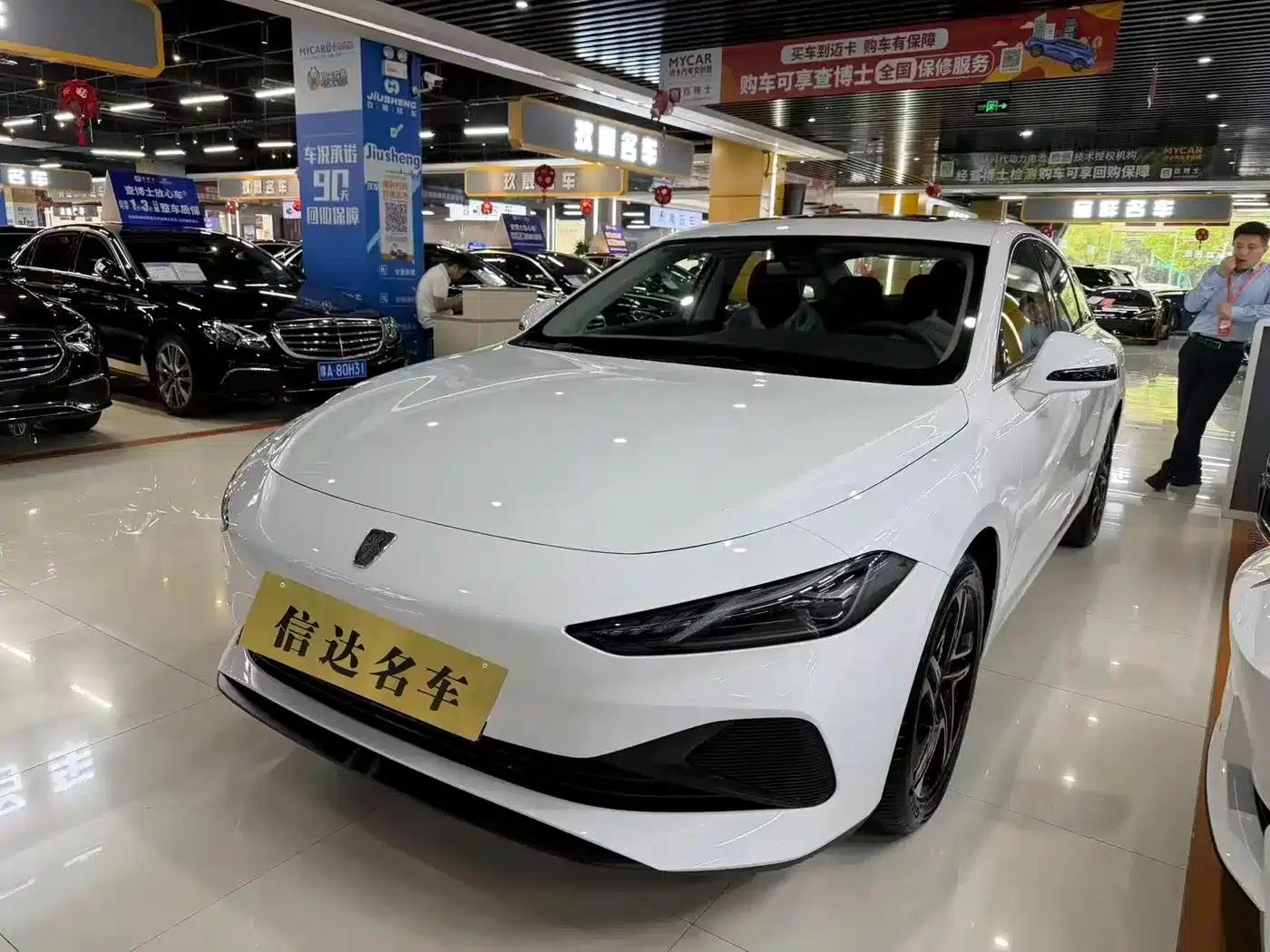 Roewe D7 2023 DMH 125km Super Edition — миниатюра 1