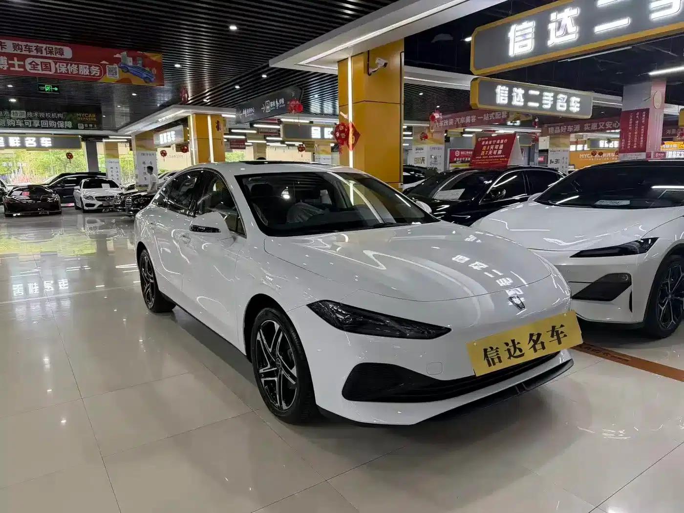 Roewe D7 2023 DMH 125km Super Edition — миниатюра 2