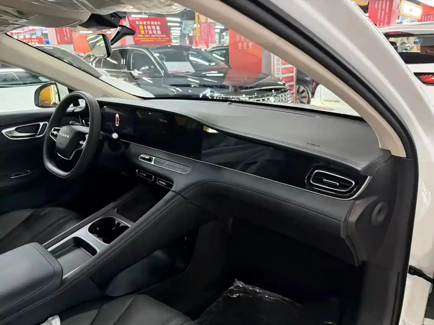 Roewe D7 2023 DMH 125km Super Edition — миниатюра 4