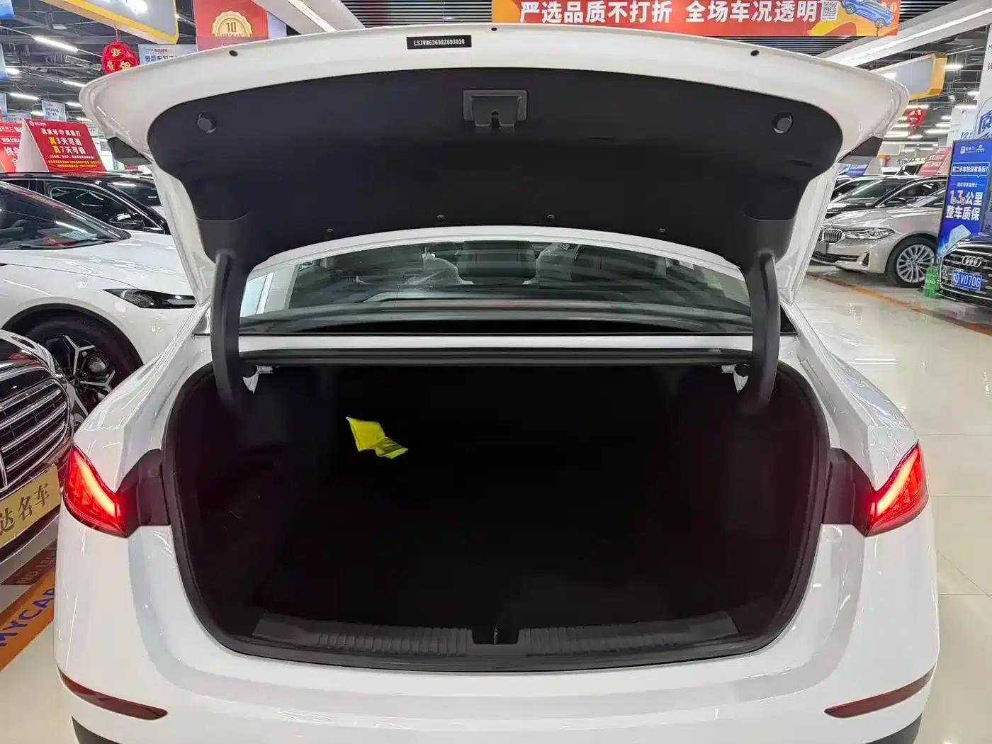 Roewe D7 2023 DMH 125km Super Edition — миниатюра 8