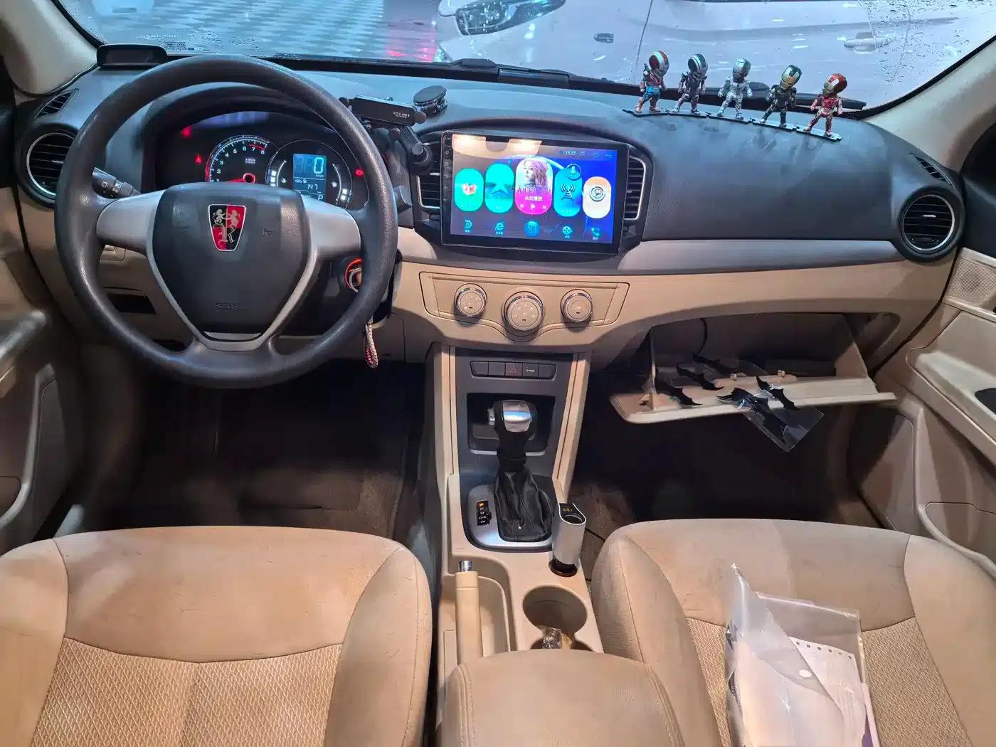 Roewe 350 2015 1.5L Automatic Deluxe Sunroof Edition — миниатюра 6