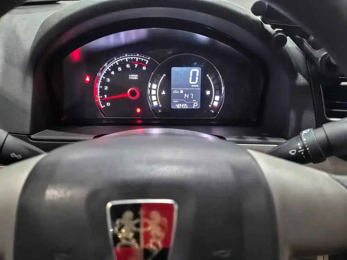 Roewe 350 2015 1.5L Automatic Deluxe Sunroof Edition — миниатюра 7