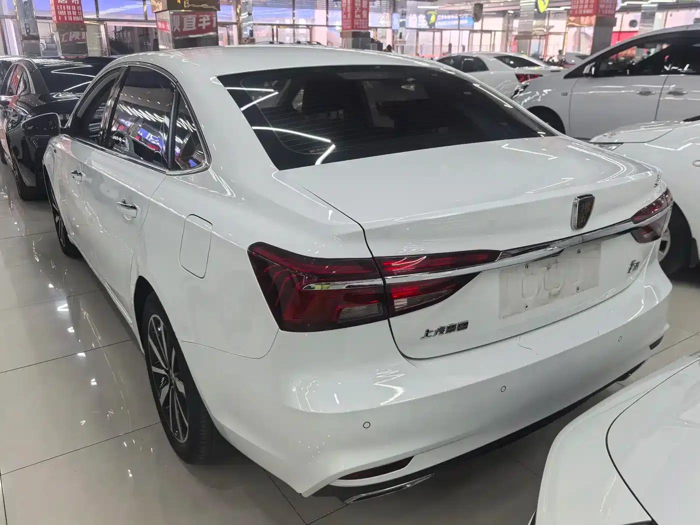 Roewe i6 Classic 2018 20T Automatic Internet Smart Edition — миниатюра 12