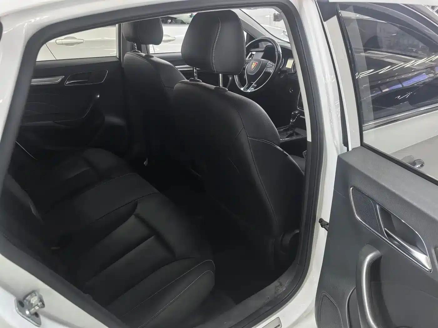 Roewe i6 Classic 2018 20T Automatic Internet Smart Edition — миниатюра 13