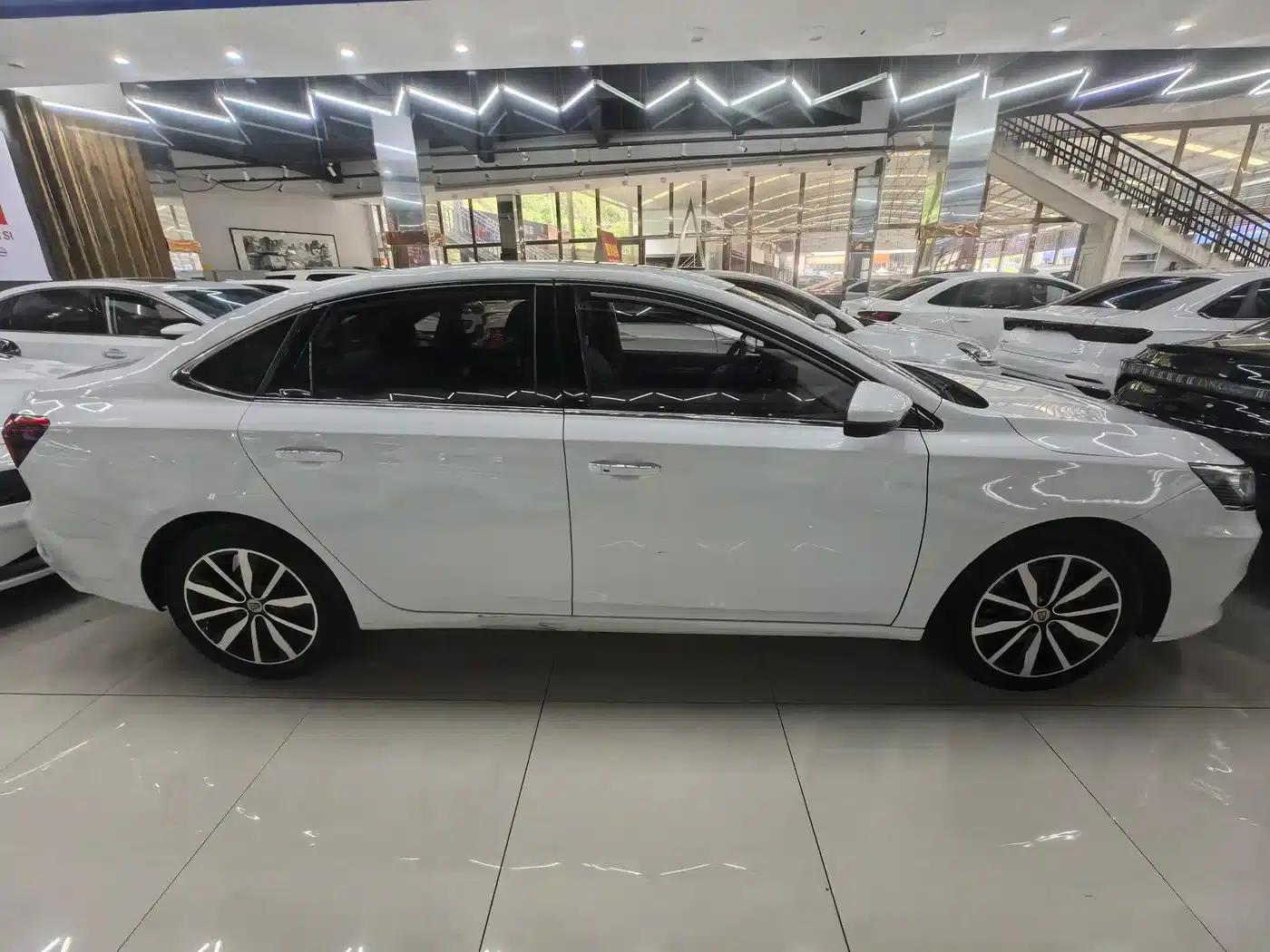 Roewe i6 Classic 2018 20T Automatic Internet Smart Edition — миниатюра 14