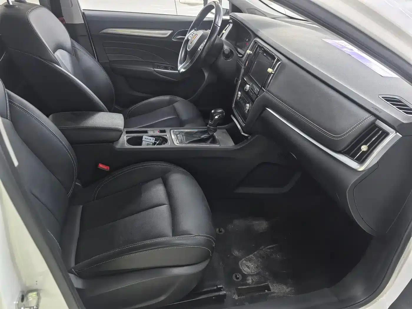 Roewe i6 Classic 2018 20T Automatic Internet Smart Edition — миниатюра 3