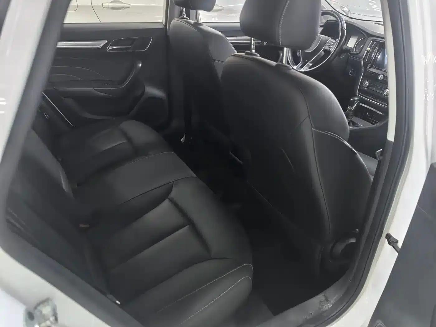 Roewe i6 Classic 2018 20T Automatic Internet Smart Edition — миниатюра 4