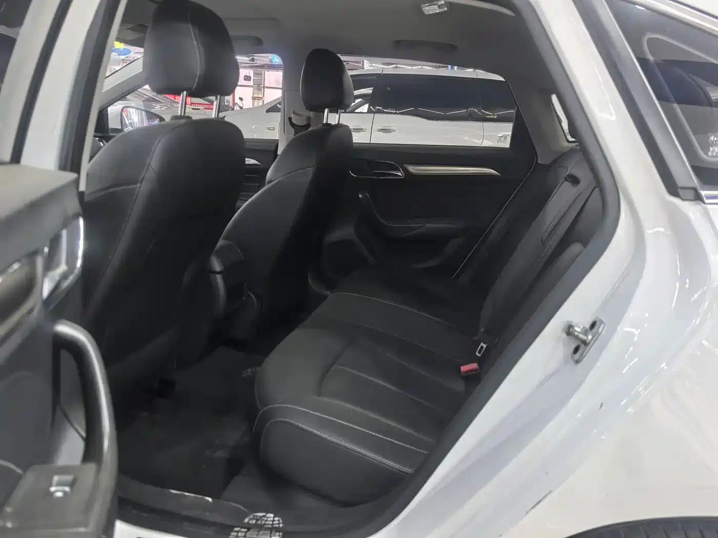 Roewe i6 Classic 2018 20T Automatic Internet Smart Edition — миниатюра 10