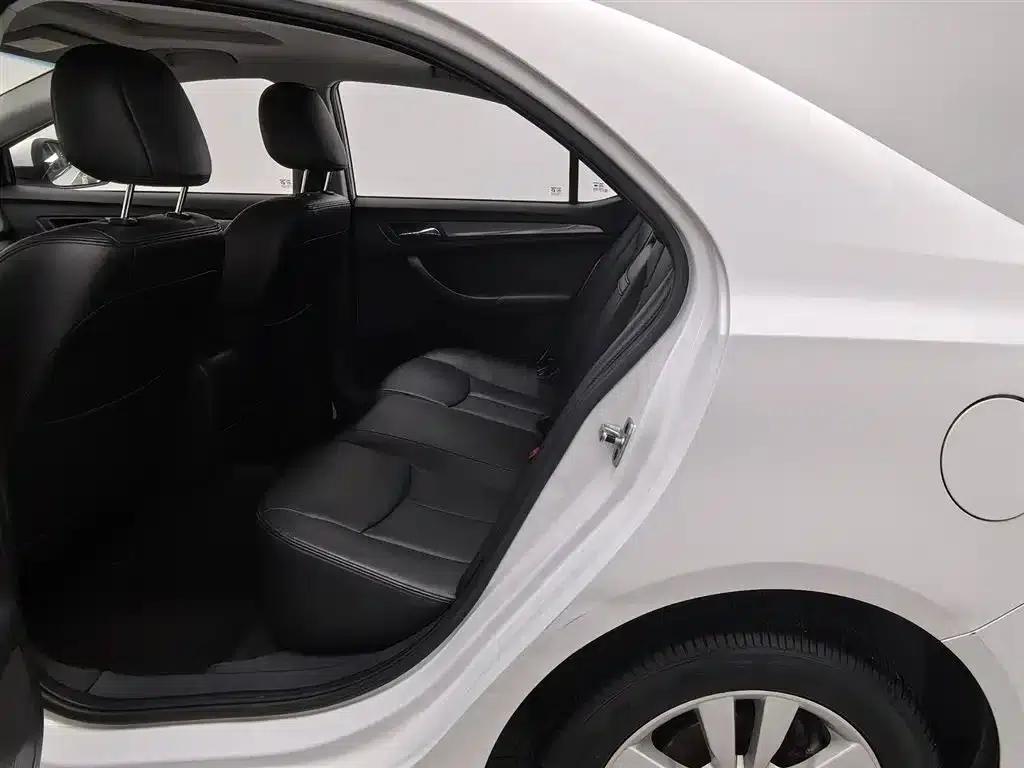 Roewe 360 2015 1.5L Manual Deluxe Edition — миниатюра 15