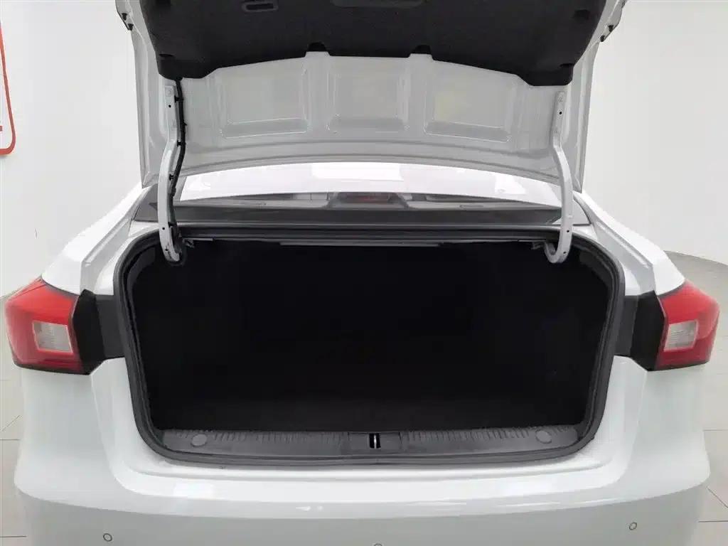 Roewe 360 2015 1.5L Manual Deluxe Edition — миниатюра 16
