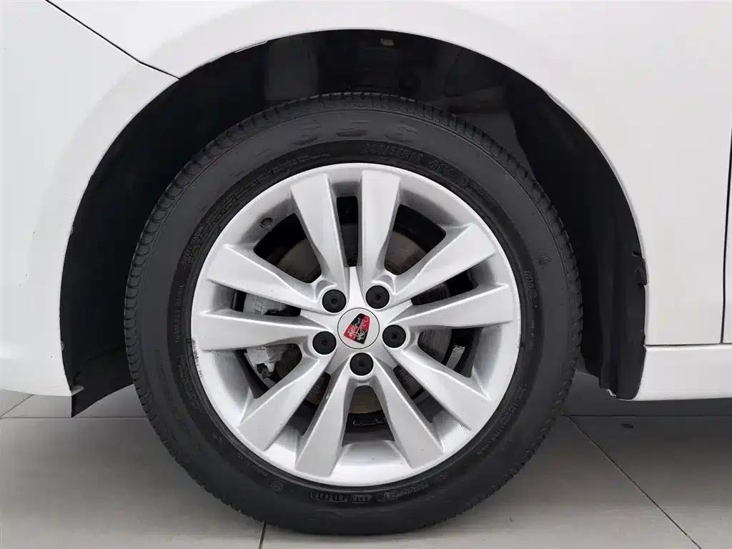 Roewe 360 2015 1.5L Manual Deluxe Edition — миниатюра 17