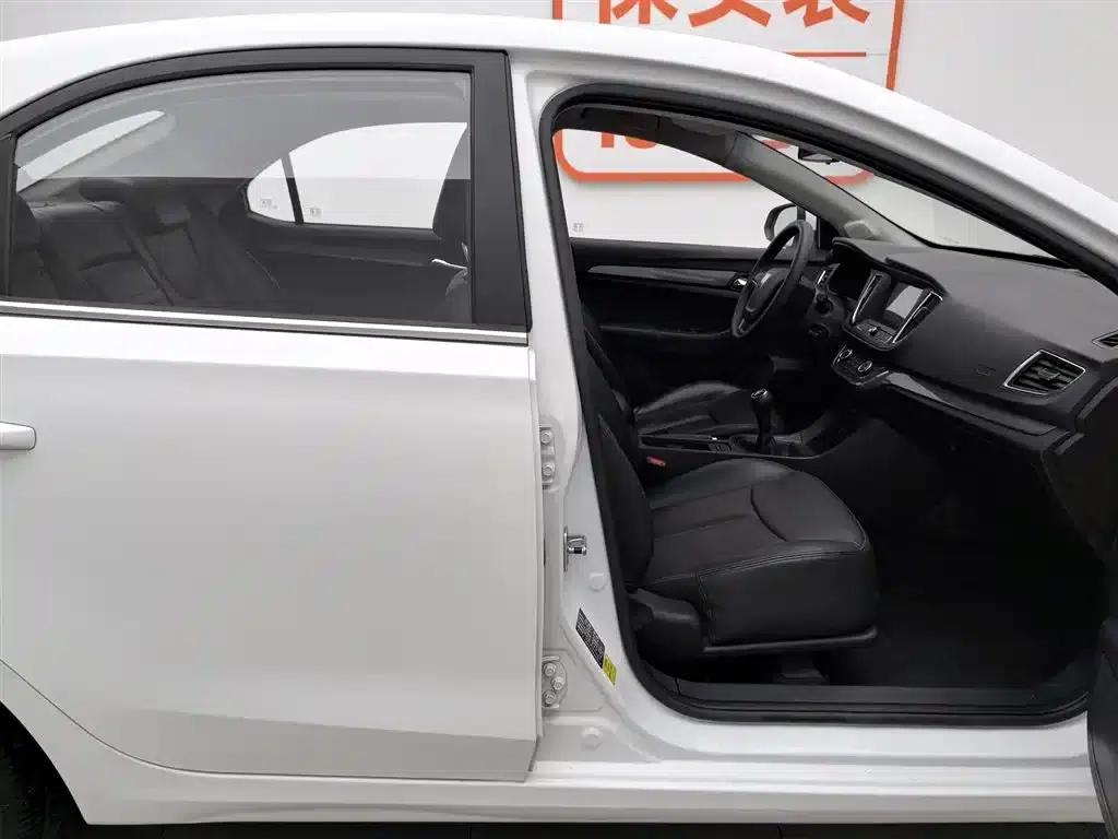 Roewe 360 2015 1.5L Manual Deluxe Edition — миниатюра 23