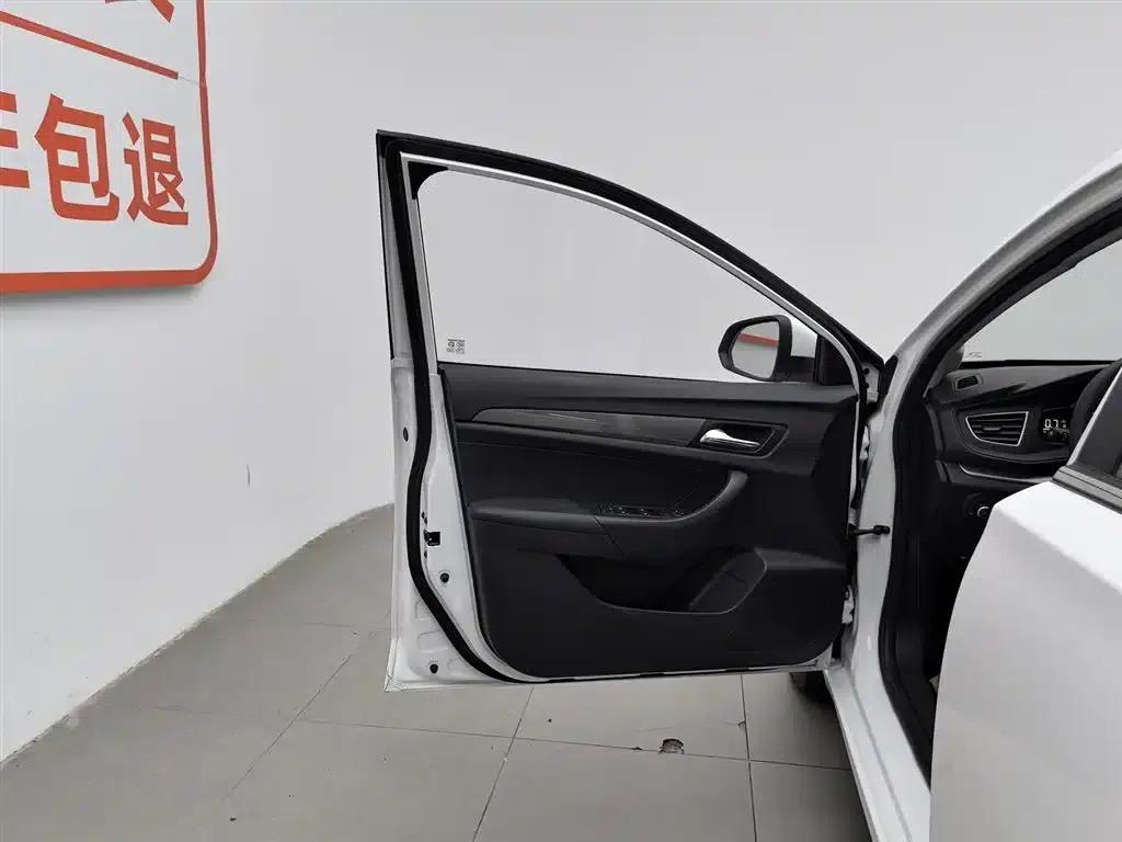 Roewe 360 2015 1.5L Manual Deluxe Edition — миниатюра 8