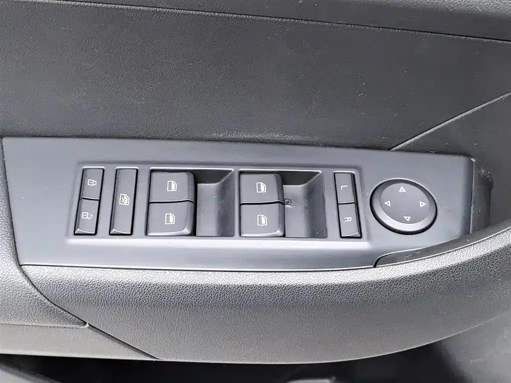 Roewe 360 2015 1.5L Manual Deluxe Edition — миниатюра 9