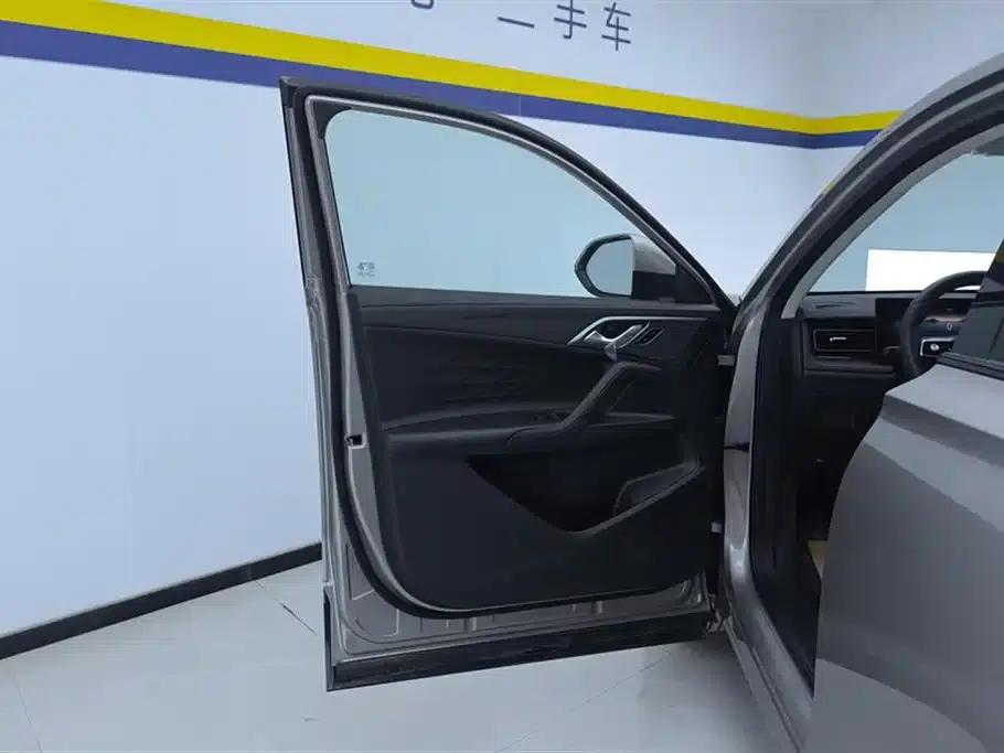 Roewe RX5 New Energy 2023 eRX5 Super Hybrid Edition — миниатюра 7
