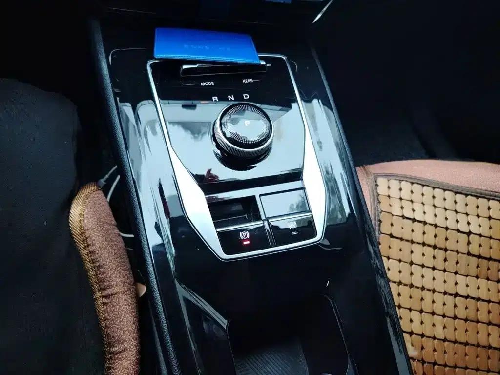 Roewe Ei5 2021 500 Heartfelt Edition — миниатюра 7
