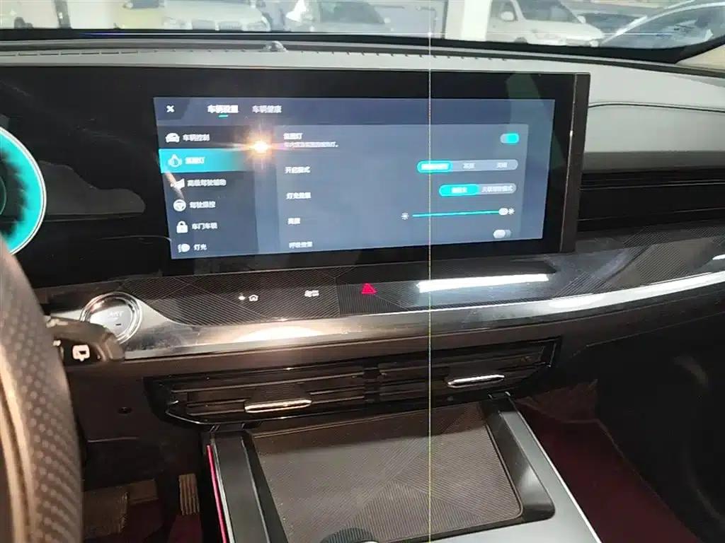 Roewe RX5 MAX 2022 1.5T Automatic Premium Edition — миниатюра 13