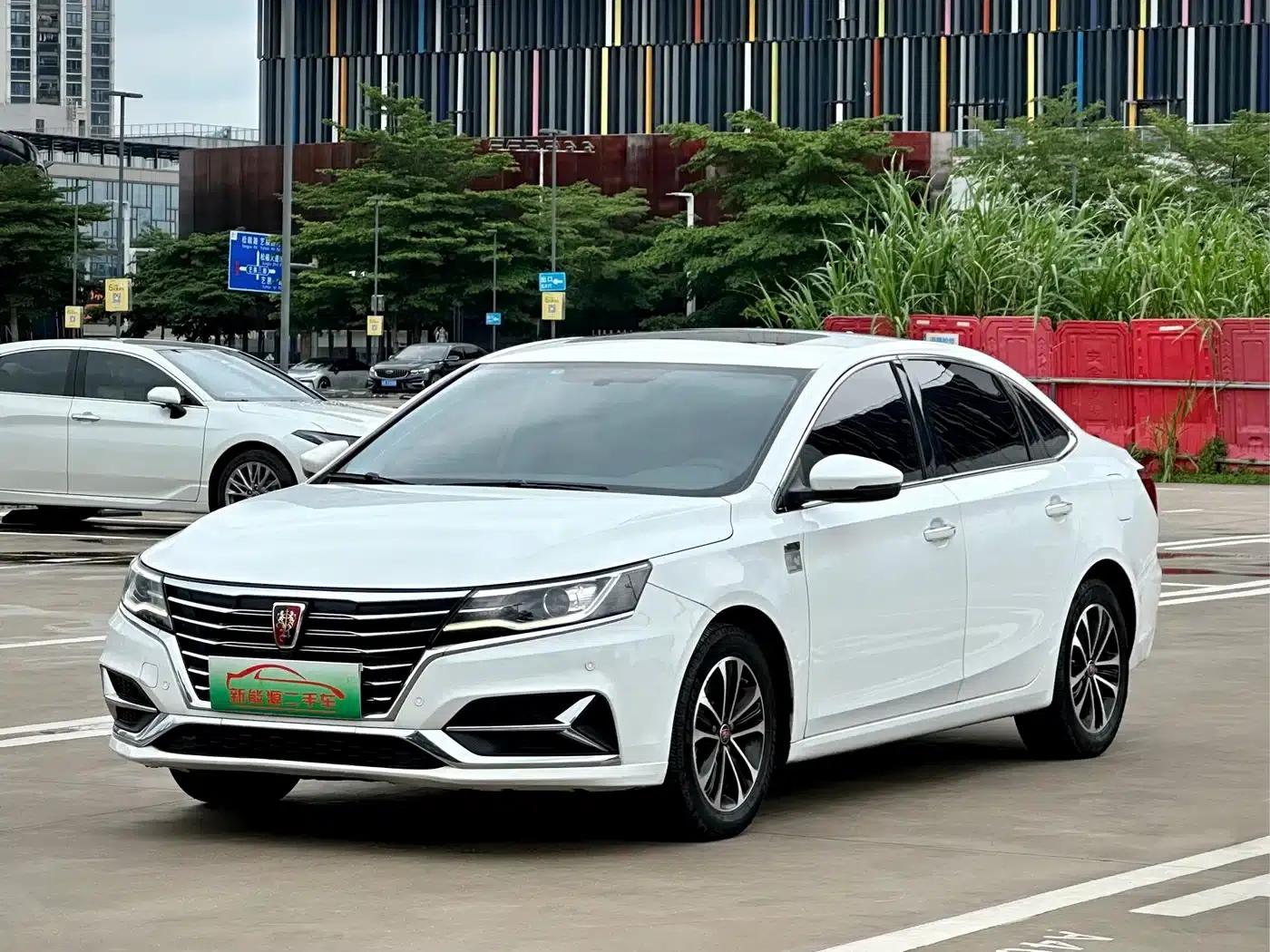Roewe i6 New Energy 2019 PLUS 50T Internet Glory Flagship Edition — миниатюра 1