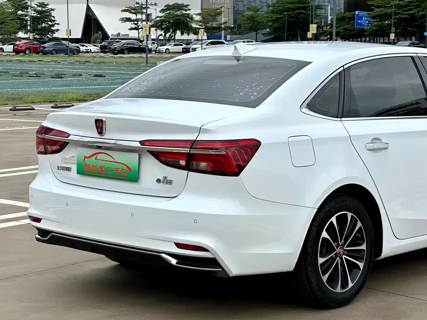 Roewe i6 New Energy 2019 PLUS 50T Internet Glory Flagship Edition — миниатюра 8