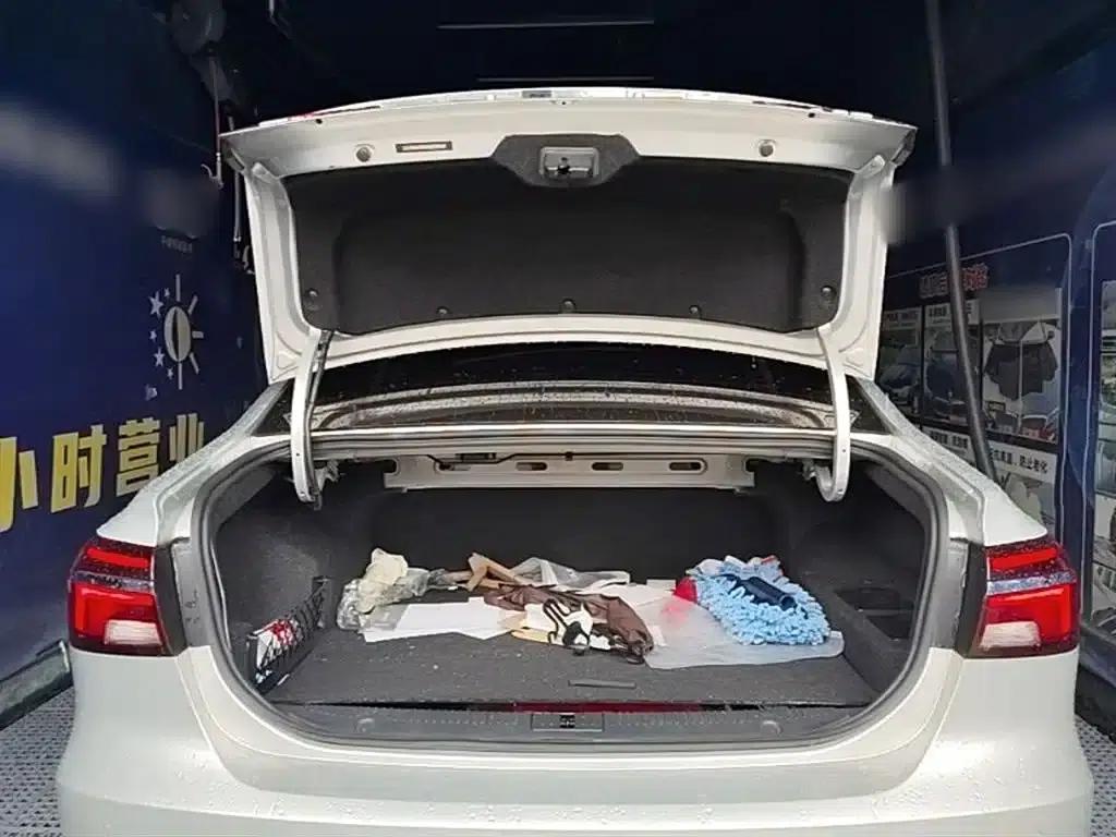 Roewe i6 New Energy 2017 45T Hybrid Connected Smart Edition — миниатюра 19