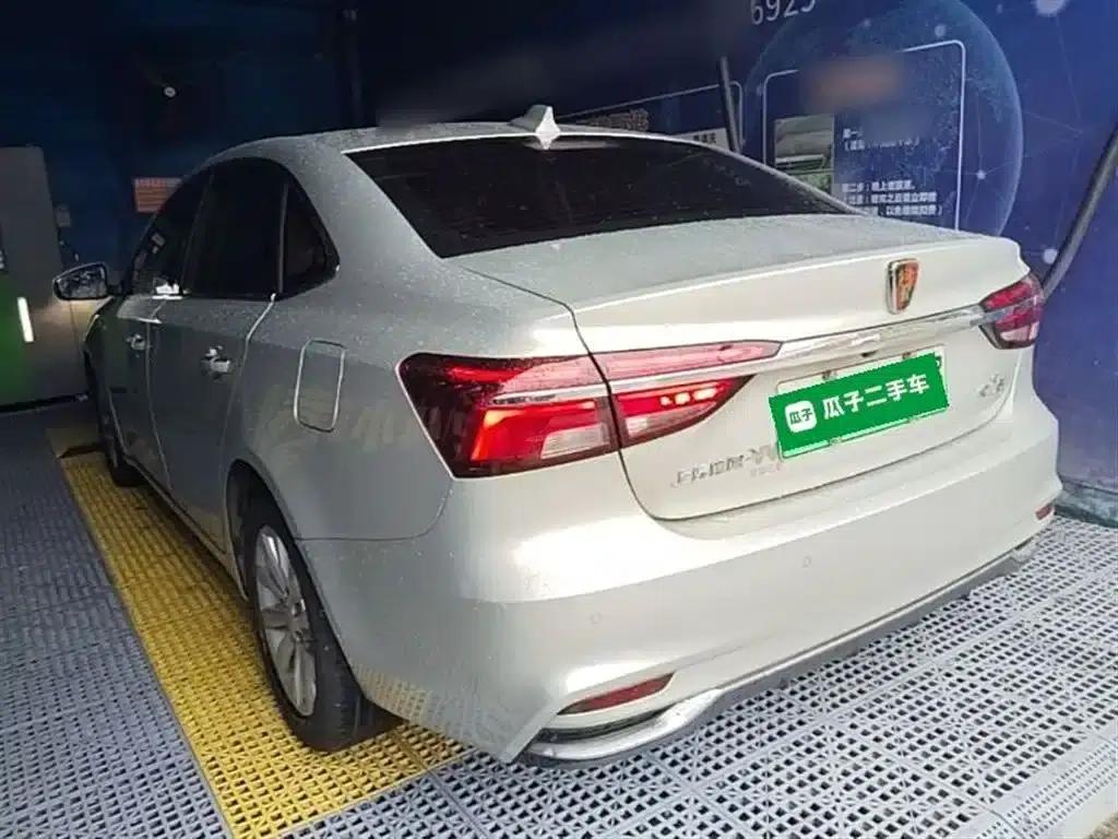 Roewe i6 New Energy 2017 45T Hybrid Connected Smart Edition — миниатюра 5