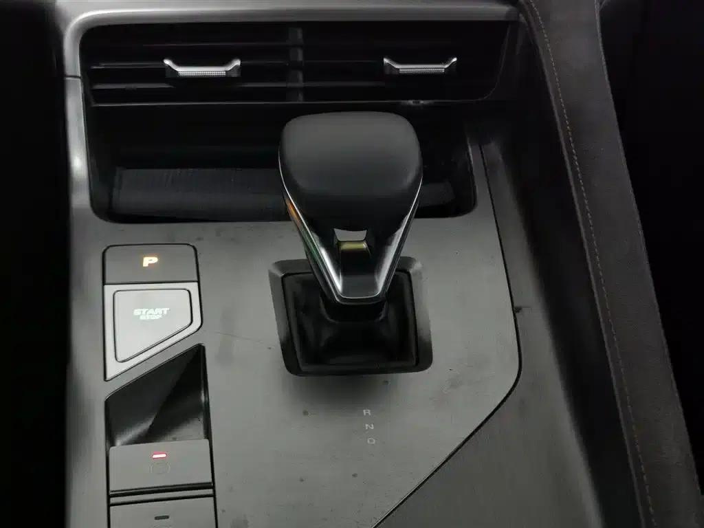 Roewe D5X DMH 2024 135 Flagship Edition — миниатюра 13