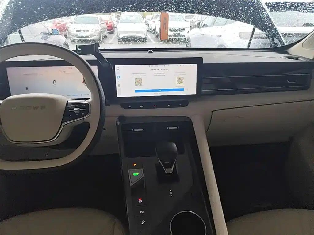 Roewe D5X DMH 2024 Model 135 Tech Edition — миниатюра 13