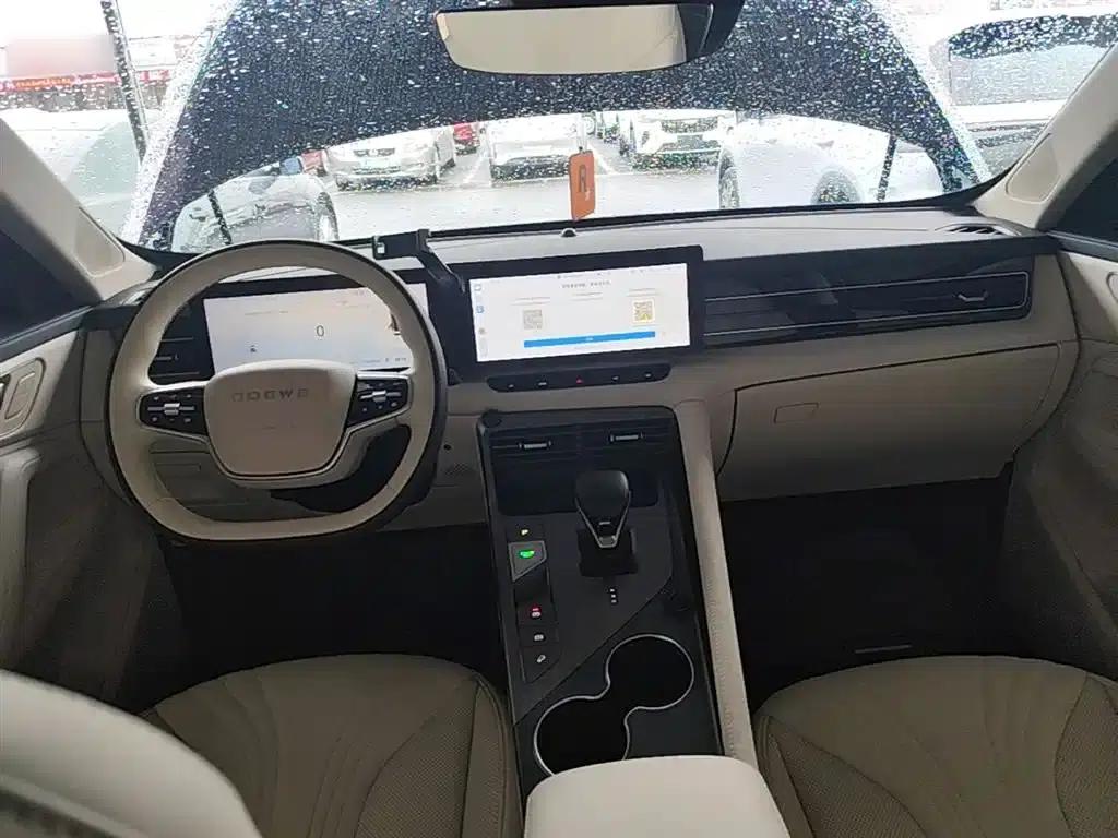 Roewe D5X DMH 2024 Model 135 Tech Edition — миниатюра 10