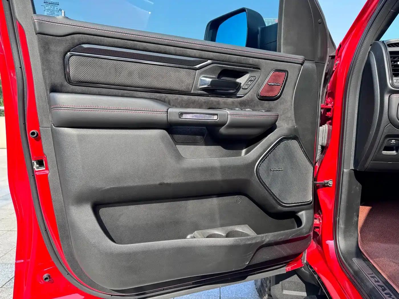 RAM Trucks Tyrannosaurus Rex 2023 6.2T Automatic — миниатюра 12