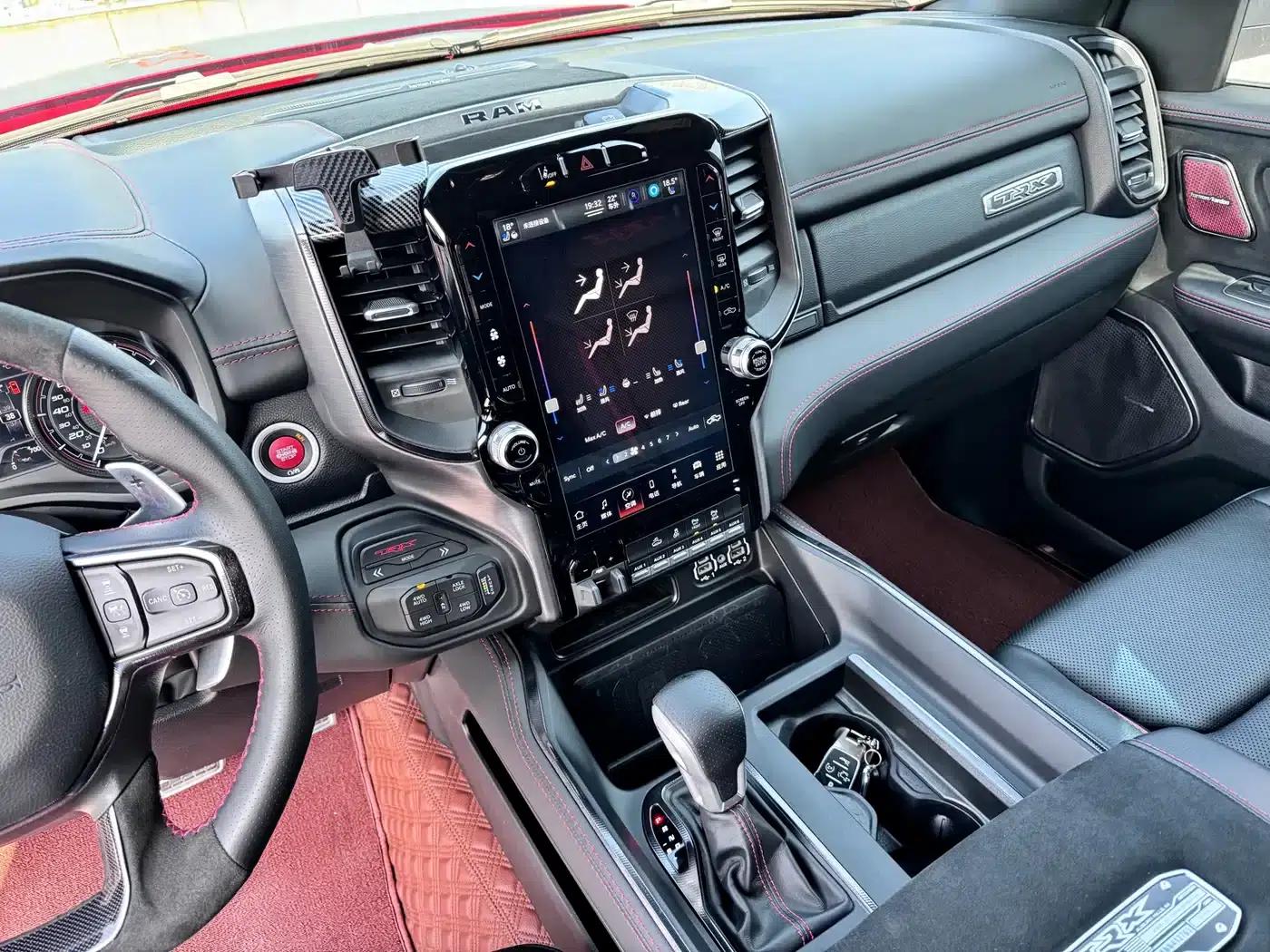 RAM Trucks Tyrannosaurus Rex 2023 6.2T Automatic — миниатюра 13