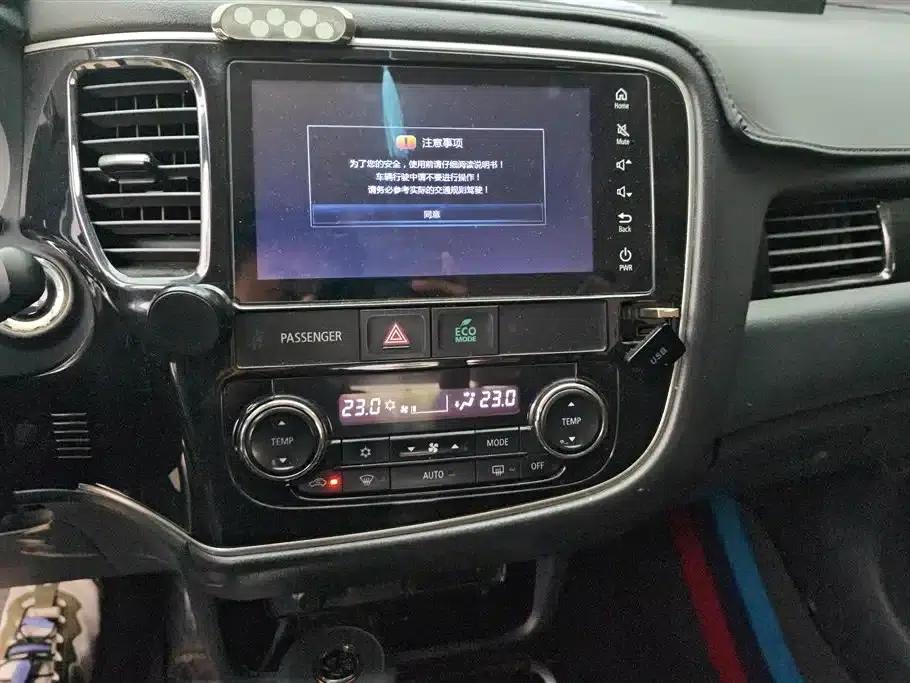 Outlander 2018 2.0L 2WD Glory Edition 5-seater — миниатюра 13
