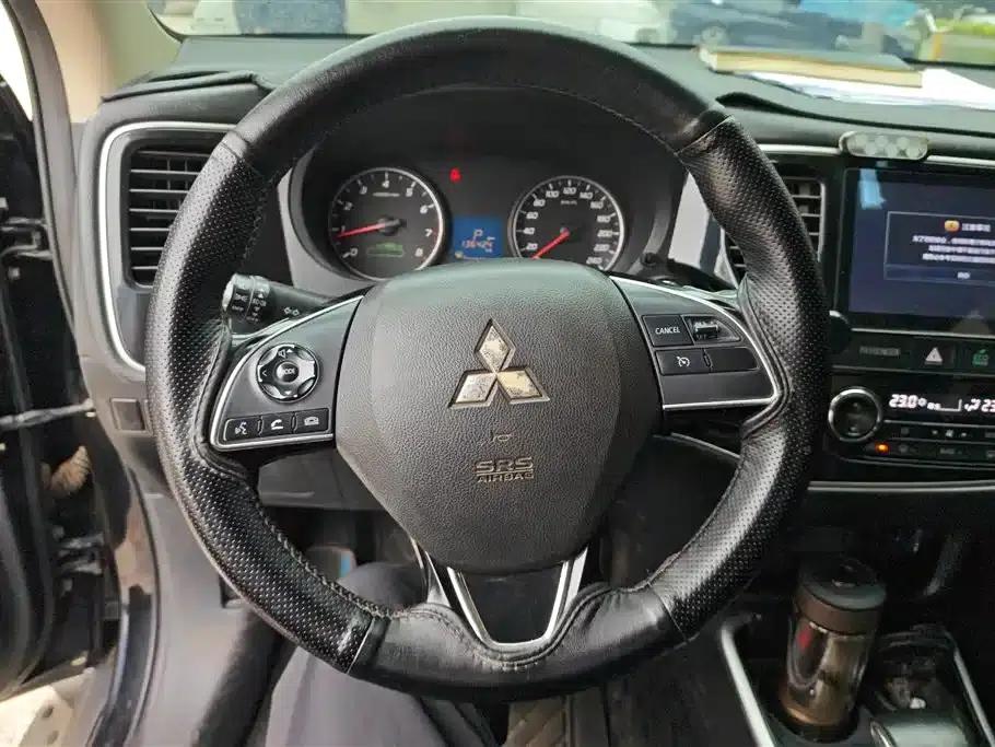 Outlander 2018 2.0L 2WD Glory Edition 5-seater — миниатюра 15