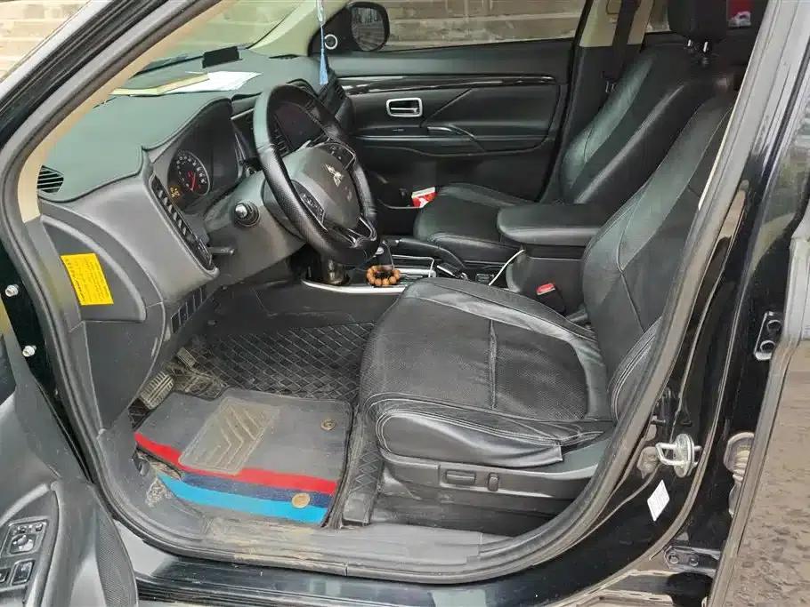 Outlander 2018 2.0L 2WD Glory Edition 5-seater — миниатюра 9