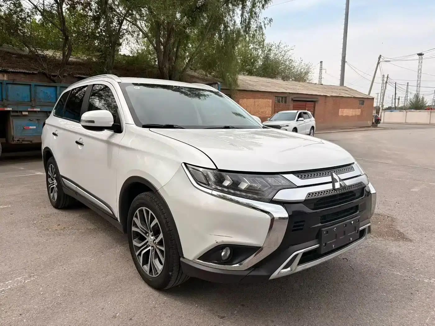 Outlander 2021 2.4L AWD Dynamic Edition 5-seater — миниатюра 1