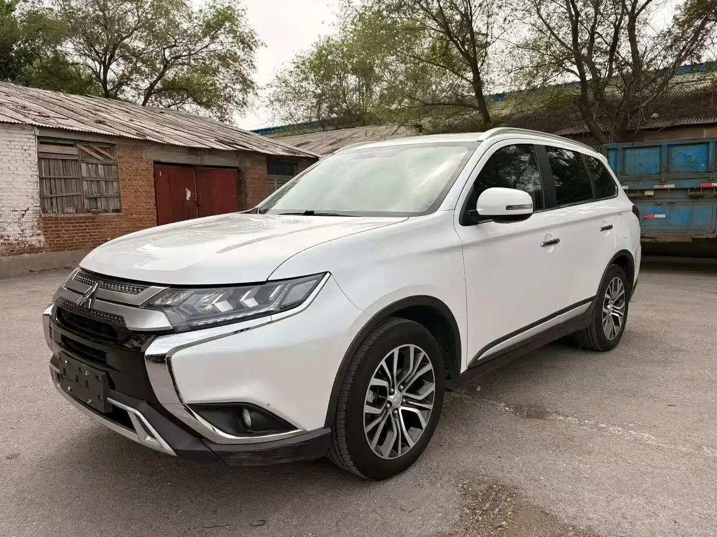 Outlander 2021 2.4L AWD Dynamic Edition 5-seater — миниатюра 3