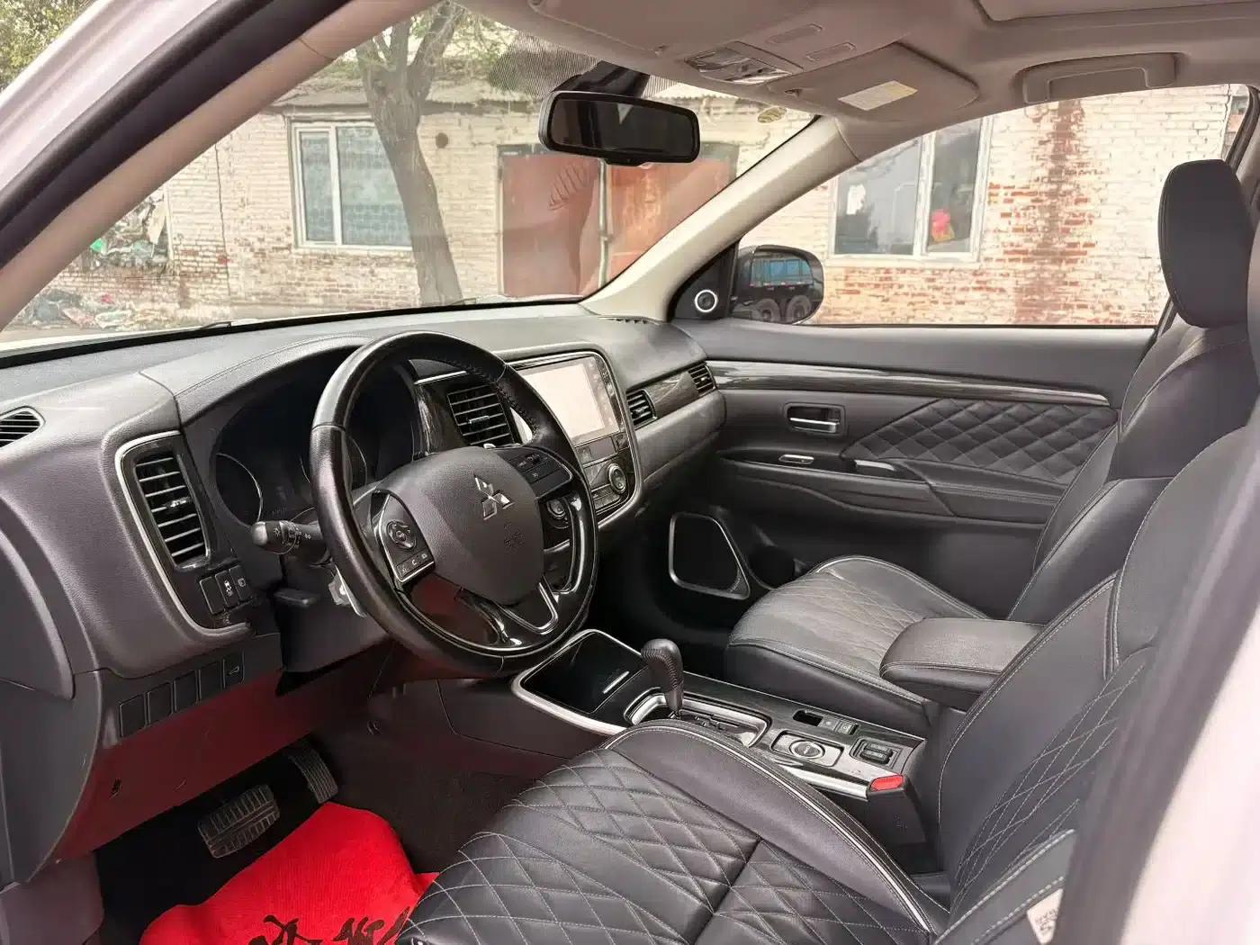 Outlander 2021 2.4L AWD Dynamic Edition 5-seater — миниатюра 5