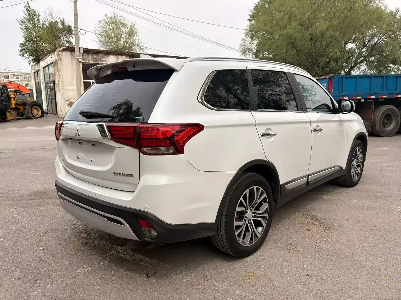 Outlander 2021 2.4L AWD Dynamic Edition 5-seater — миниатюра 7
