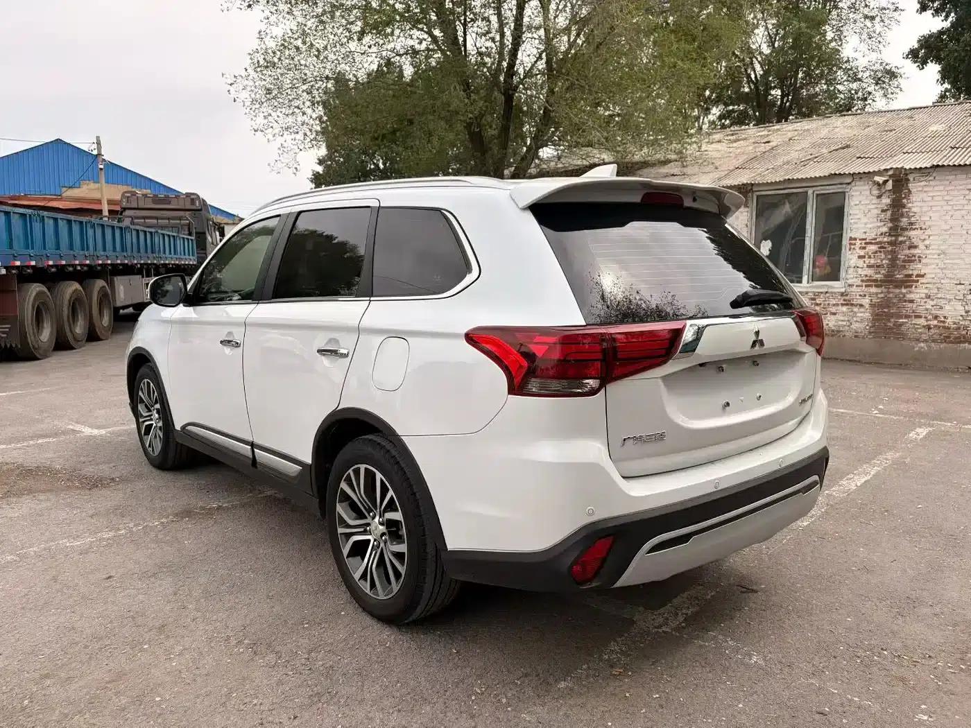 Outlander 2021 2.4L AWD Dynamic Edition 5-seater — миниатюра 9