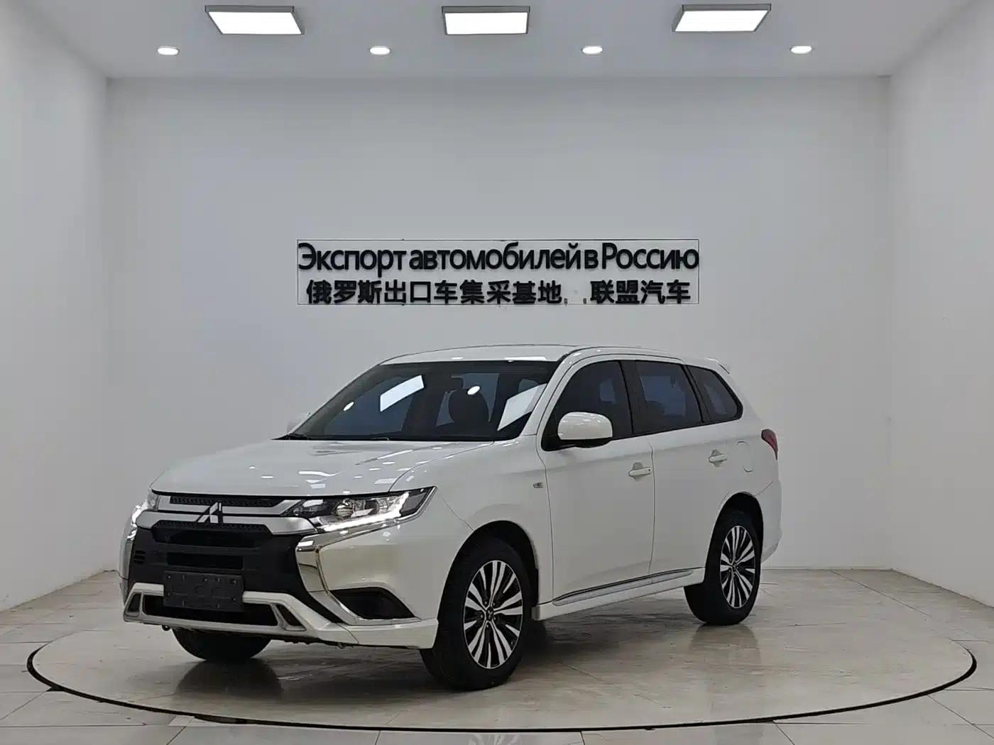 Outlander 2021 2.0L 2WD Comfortline 5-seater — миниатюра 1