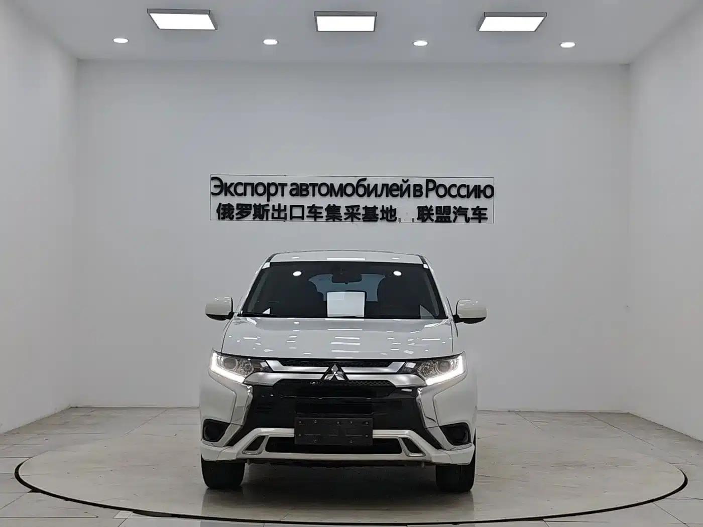Outlander 2021 2.0L 2WD Comfortline 5-seater — миниатюра 2