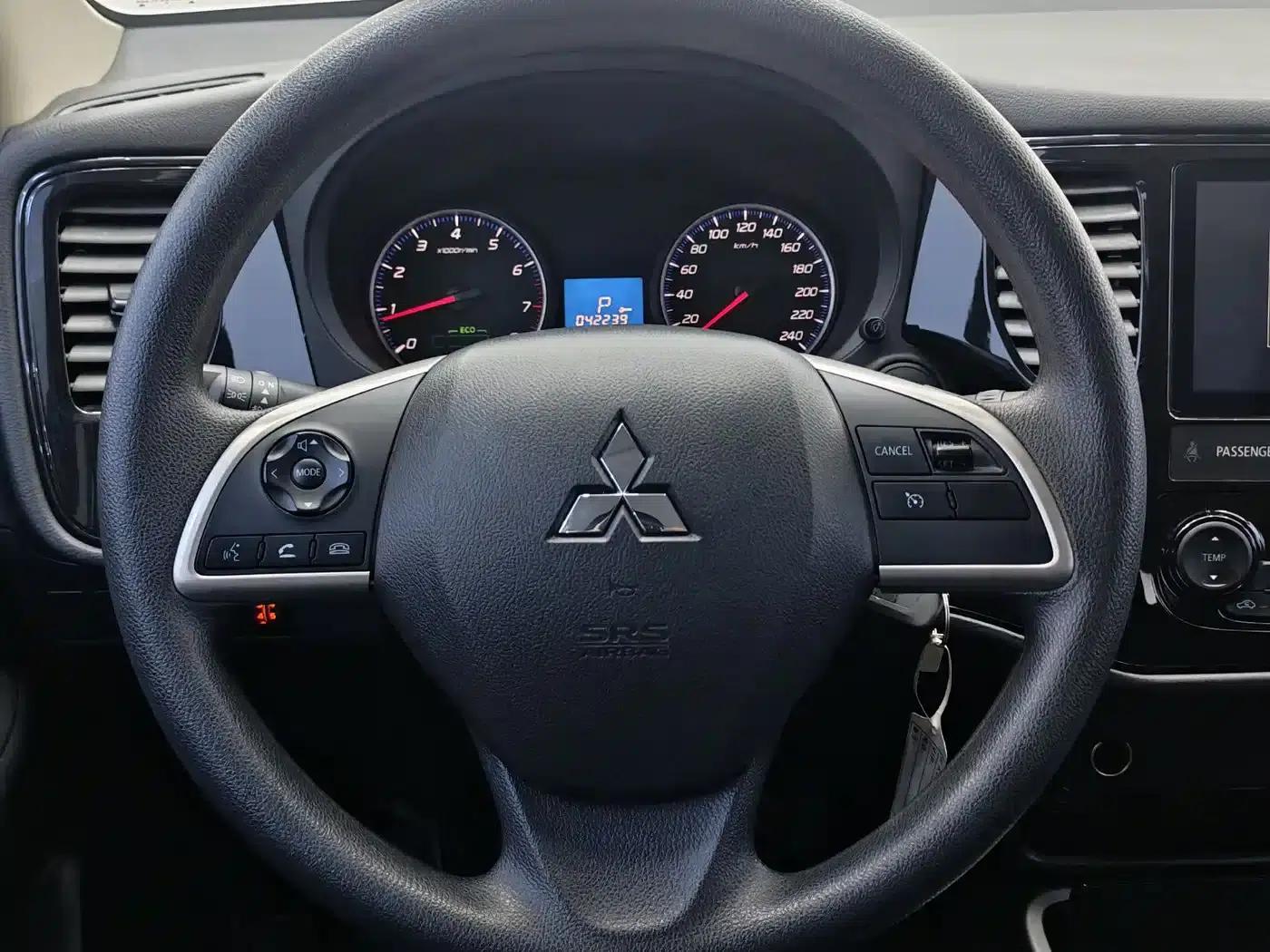 Outlander 2021 2.0L 2WD Comfortline 5-seater — миниатюра 12