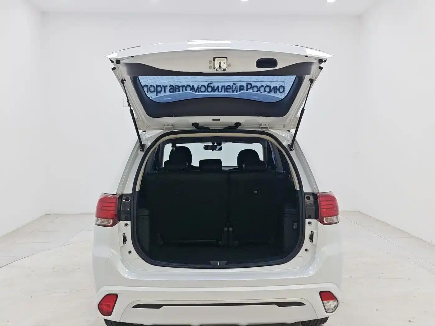 Outlander 2021 2.0L 2WD Comfortline 5-seater — миниатюра 15