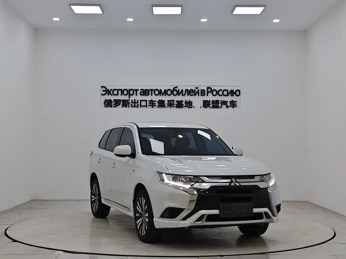 Outlander 2021 2.0L 2WD Comfortline 5-seater — миниатюра 3
