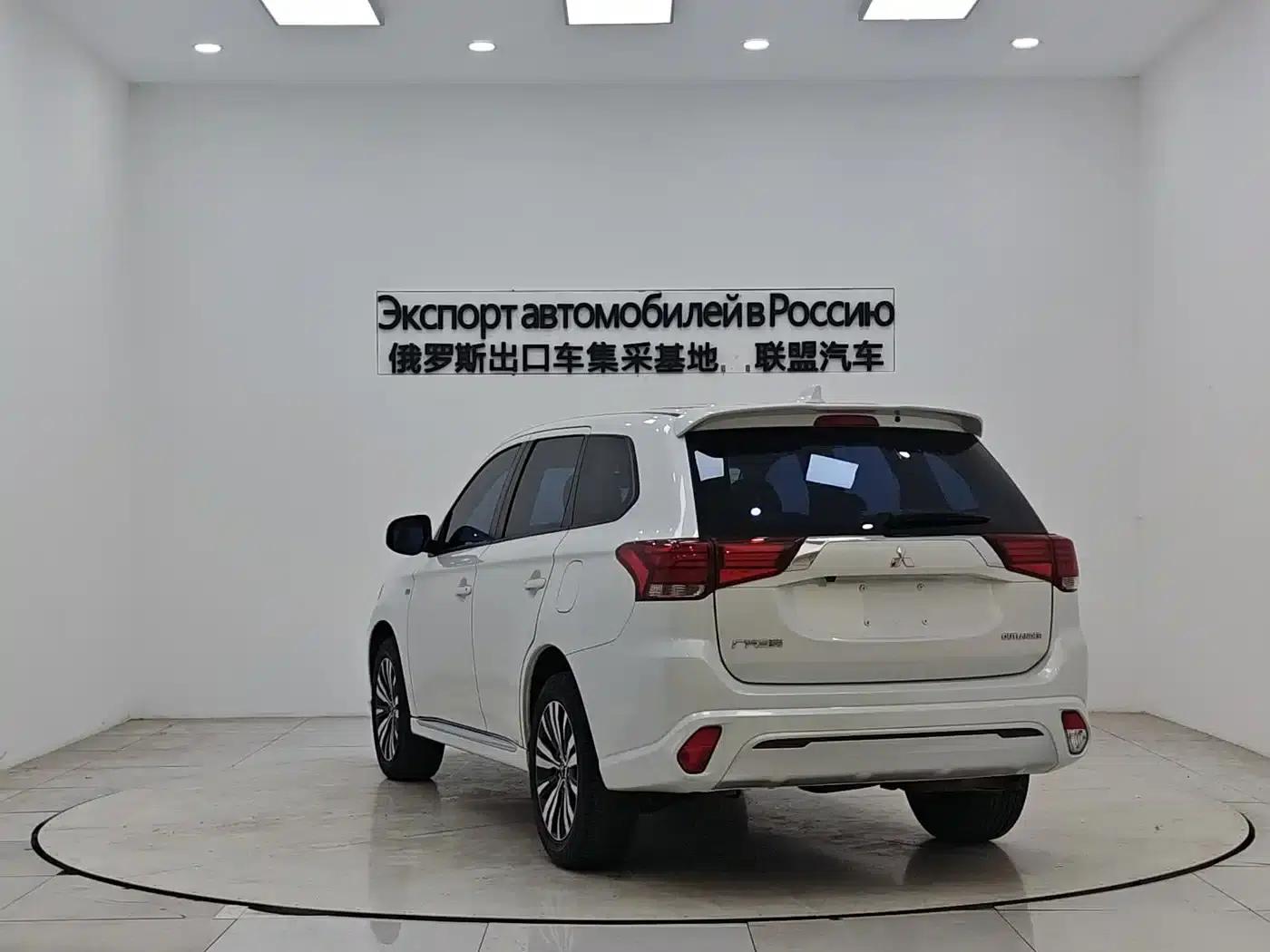 Outlander 2021 2.0L 2WD Comfortline 5-seater — миниатюра 4